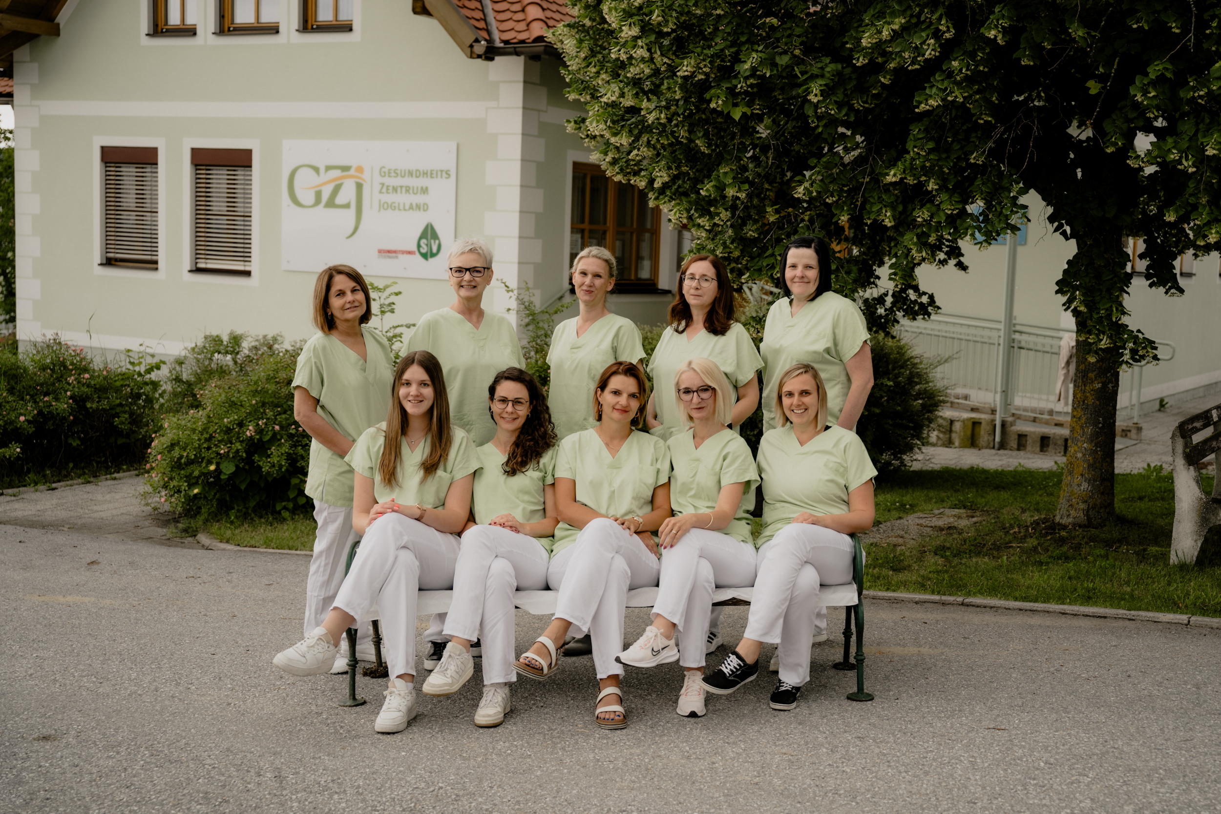 Gruppenfoto vom Team des Gesundheitszentrum Friedberg bzw. Gesundheitszentrum Pöllau