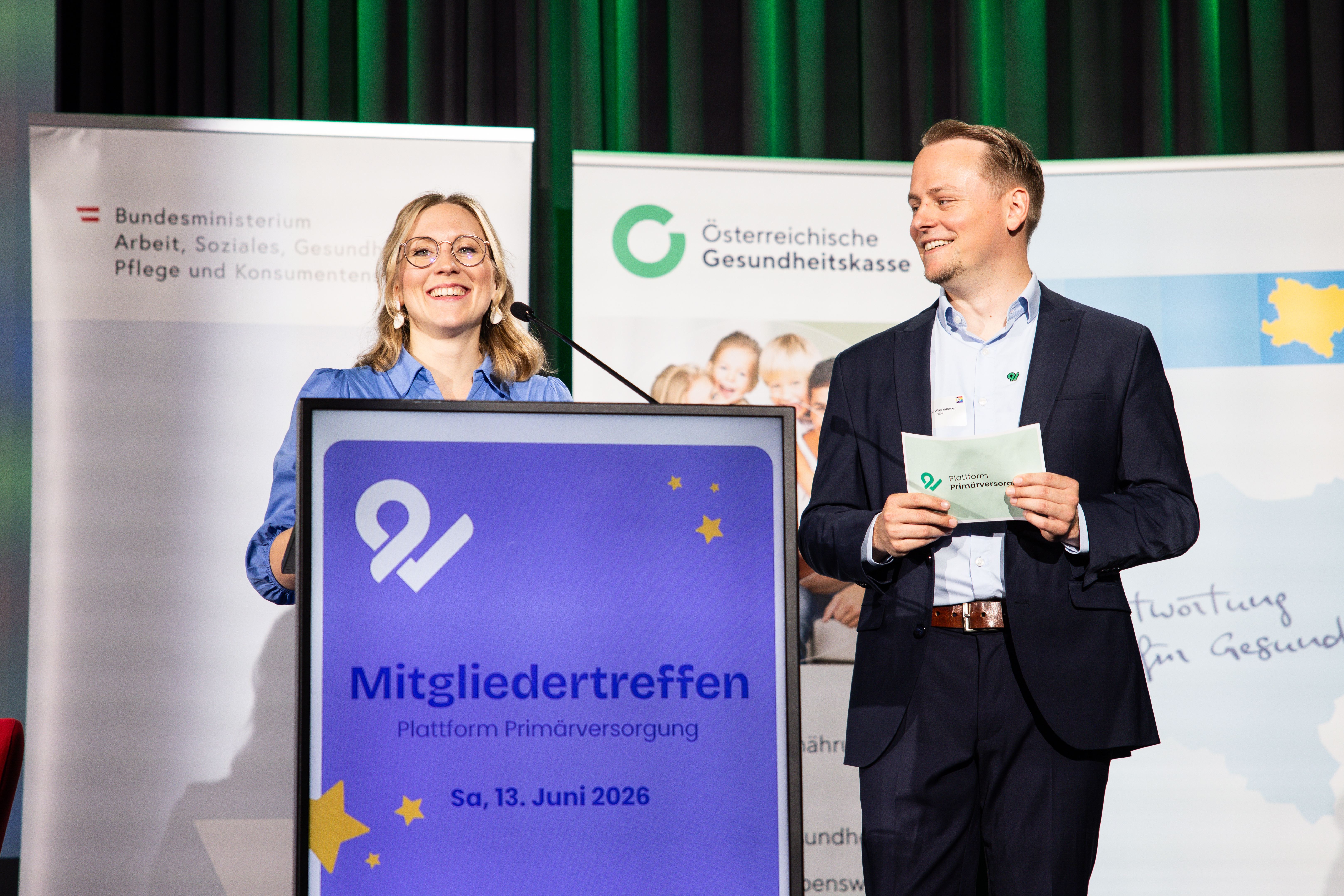 Das Bild zeigt Sarah Burgmann und David Wachabauer.